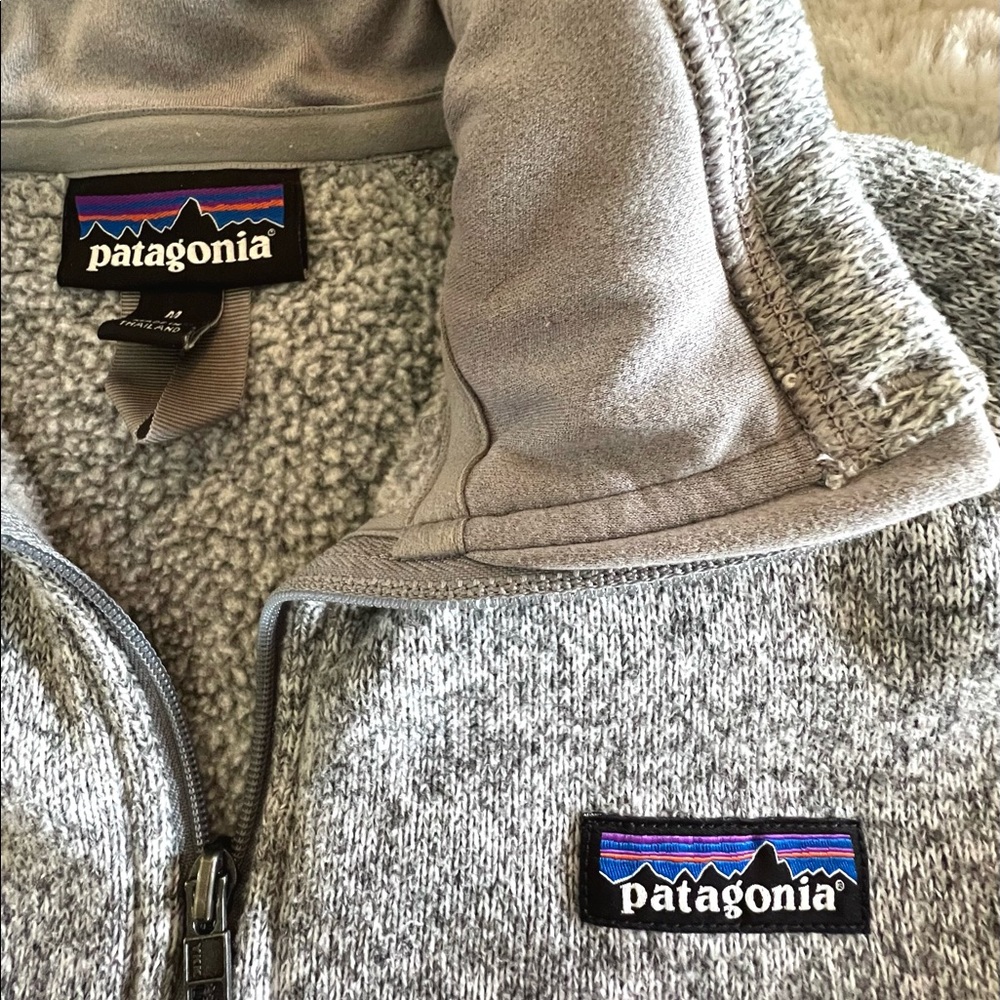 Patagonia quarter zip jacket/Sweatshirt, gray color, size M, zip pocket sleeve.